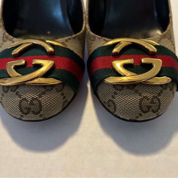 Gucci Women's GG Canvas Pump in Beige with Signature Web Stripe - Picture 2 of 5